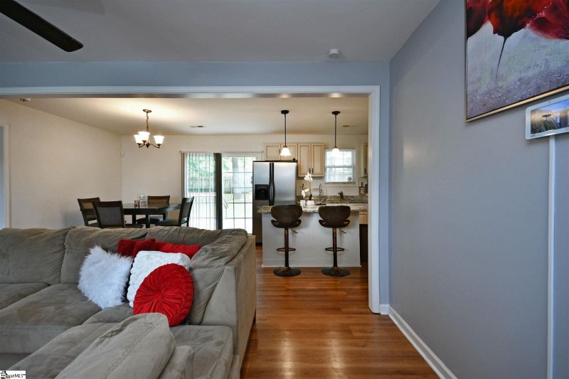 Property image 5 at 4 Blossom Drive, Greenville, SC 29605