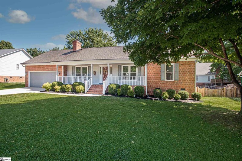 Property image 2 at 104 W Marley Lane, Simpsonville, SC 29681