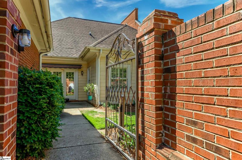 Property image 5 at 140 Glenbrooke Way, Greenville, SC 29615