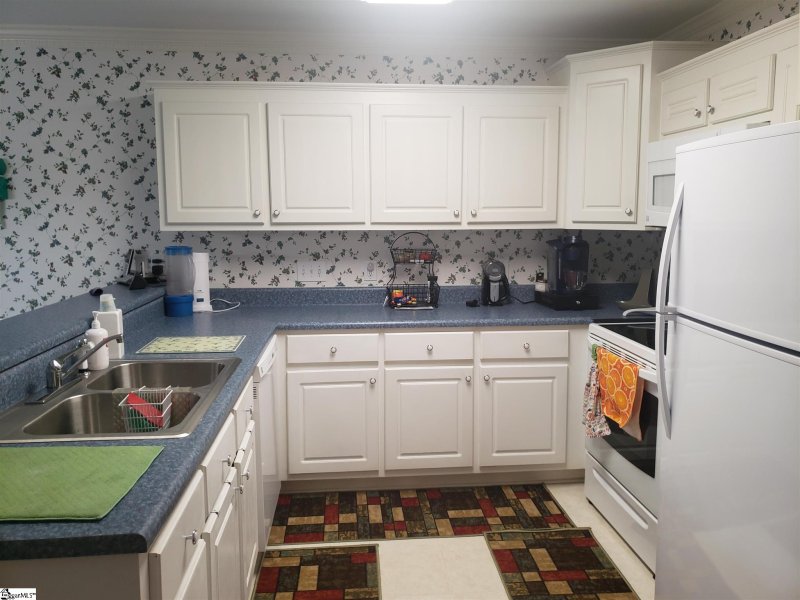 Property image 3 at 402 Hunting Creek Drive, Simpsonville, SC 29681