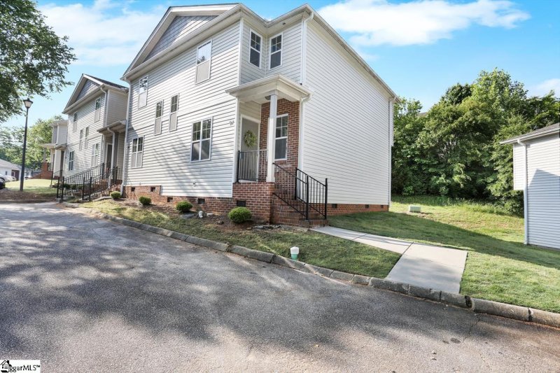 Property image 3 at 97 Huntress Drive, Greer, SC 29651