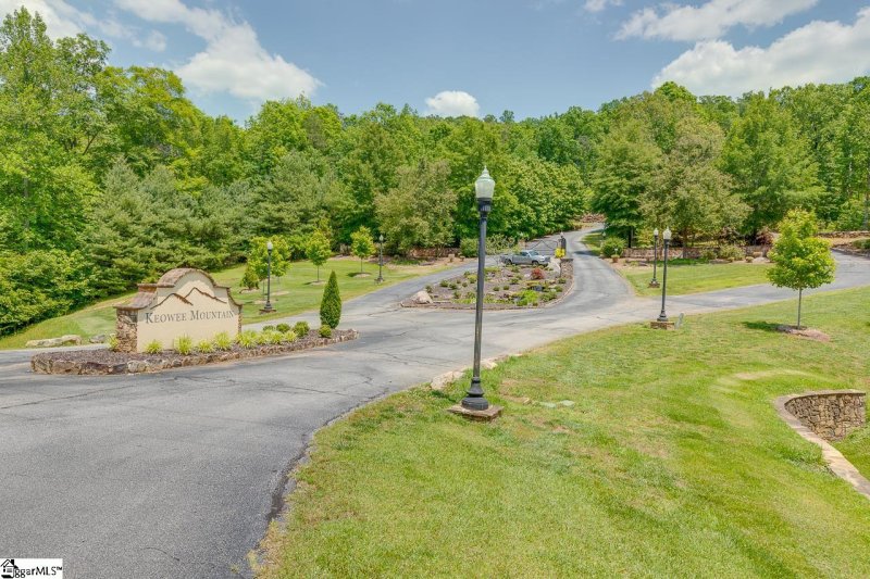 Property image 2 at 210 Cliffside Trail, Pickens, SC 29671