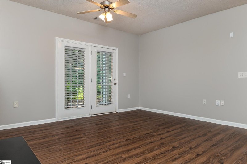 Property image 3 at 303 McKenna Circle, Greenville, SC 29615-2681