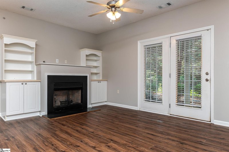 Property image 4 at 303 McKenna Circle, Greenville, SC 29615-2681