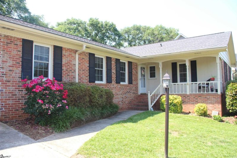 Property image 2 at 105 Morningside Drive, Greer, SC 29651-1451