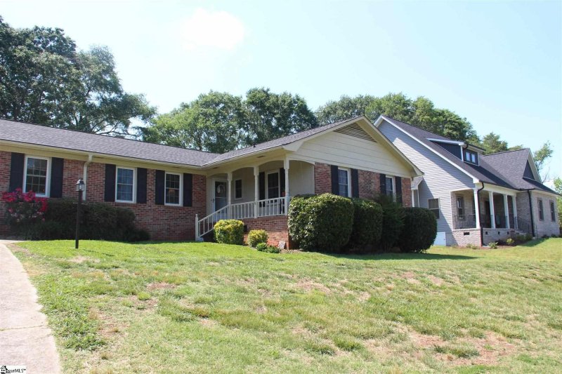 Property image 3 at 105 Morningside Drive, Greer, SC 29651-1451