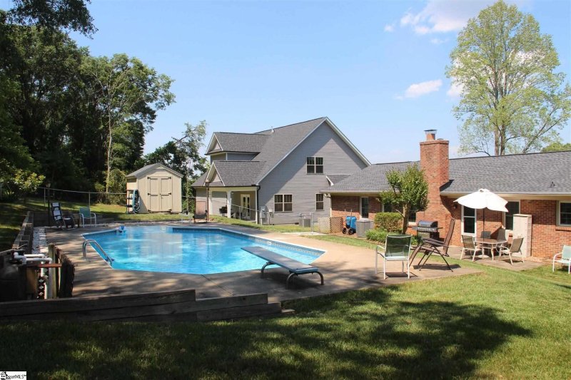 Property image 5 at 105 Morningside Drive, Greer, SC 29651-1451