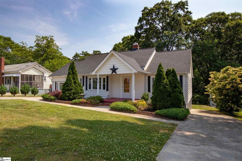 Property image 3 at 213 Beatrice Street, Greenville, SC 29611