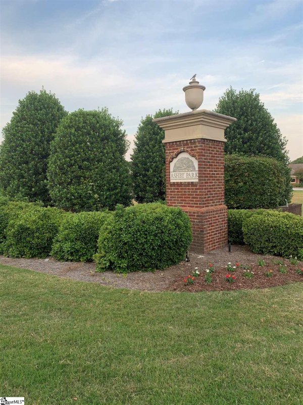 Property image 2 at 27 Surrywood Drive, Greenville, SC 29607