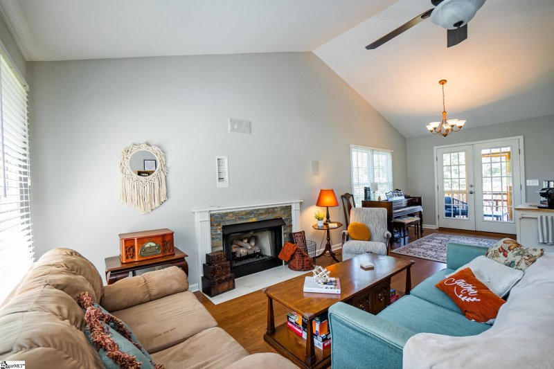 Property image 4 at 10 Otter Lane, Taylors, SC 29687