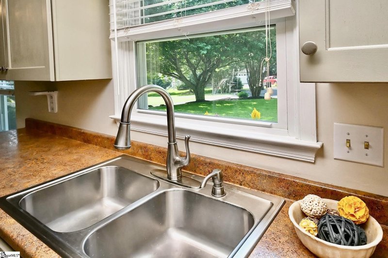 Property image 3 at 7 Ansley Court, Simpsonville, SC 29681