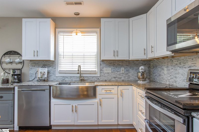 Property image 3 at 7 YAKUTATA Drive, Greenville, SC 29605