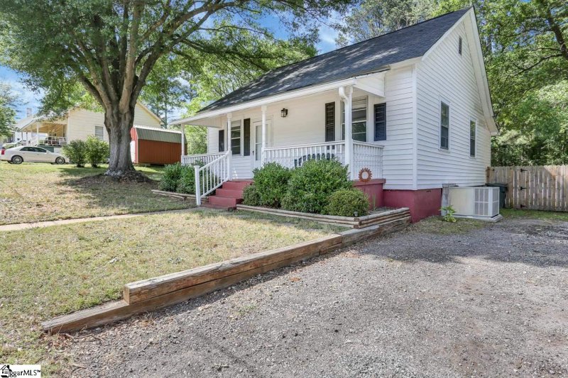 Property image 2 at 412 Connecticut Avenue, Greer, SC 29650