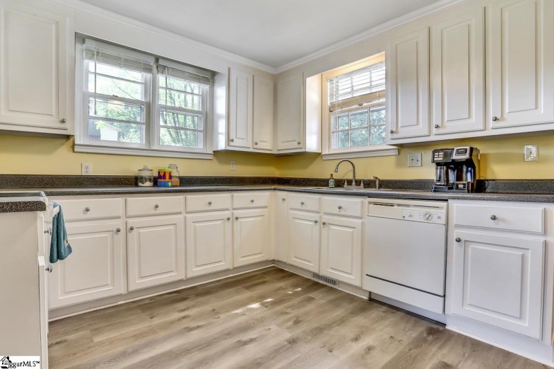 Property image 4 at 412 Connecticut Avenue, Greer, SC 29650
