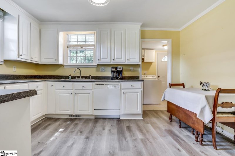 Property image 5 at 412 Connecticut Avenue, Greer, SC 29650