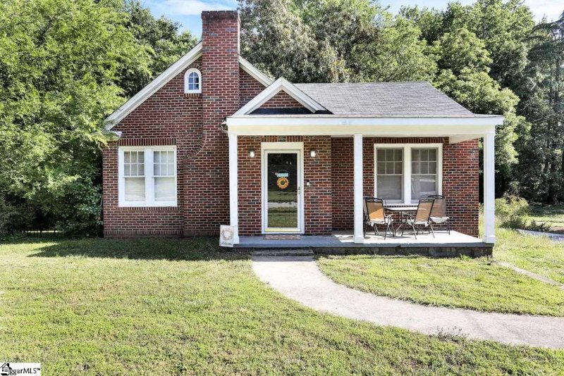 106 W Belvue Road