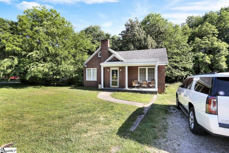 Property image 2 at 106 W Belvue Road, Greenville, SC 29609