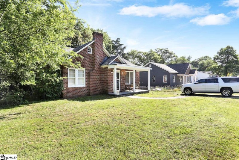 Property image 3 at 106 W Belvue Road, Greenville, SC 29609