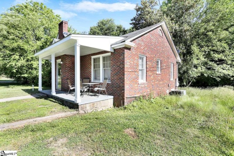 Property image 4 at 106 W Belvue Road, Greenville, SC 29609