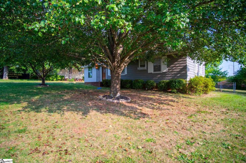 Property image 4 at 3 Blue Mountain Drive, Greenville, SC 29617-1301