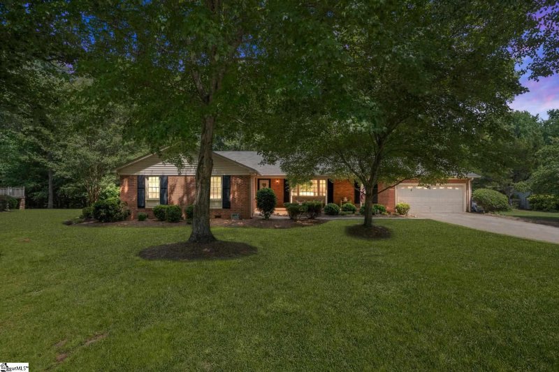 Property image 2 at 408 Lancelot Drive, Simpsonville, SC 29681
