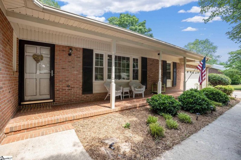 Property image 4 at 408 Lancelot Drive, Simpsonville, SC 29681