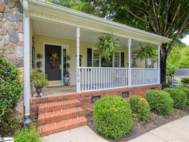 Property image 3 at 208 Sheffield Court, Easley, SC 29642