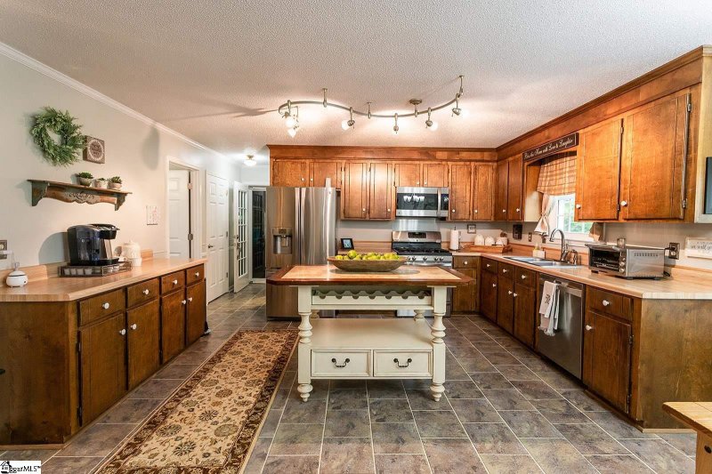 Property image 3 at 803 Cely Road, Easley, SC 29642