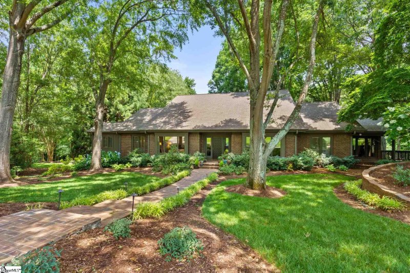 8 Collins Creek Road