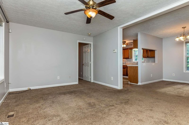 Property image 2 at 1 E Castle Drive, Greenville, SC 29605