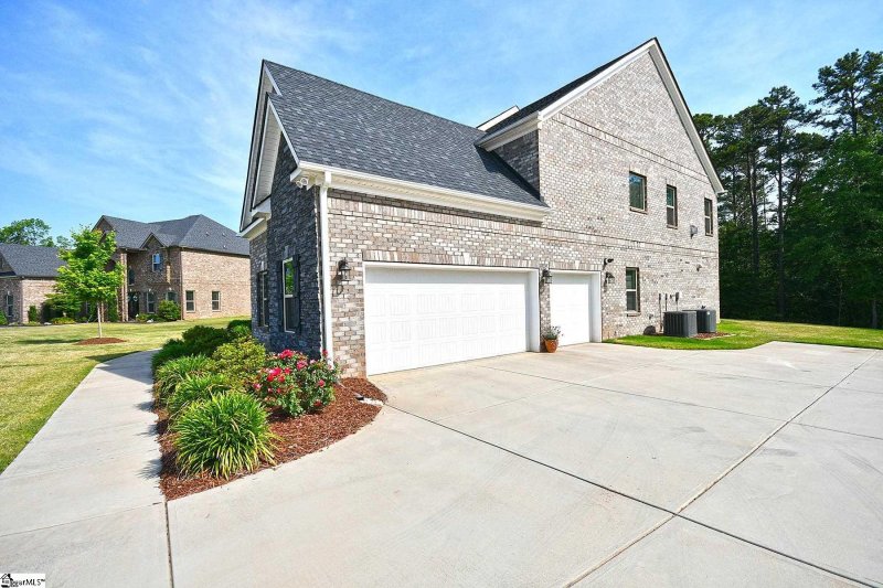 Property image 2 at 209 Coleridge Lane, Greer, SC 29651