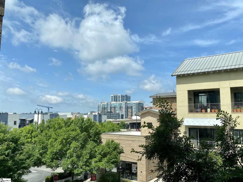 Property image 4 at 500 E McBee Avenue, Greenville, SC 29601