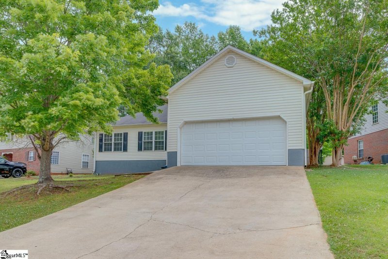 Property image 3 at 174 Riverrun Drive, Spartanburg, SC 29303