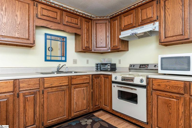 Property image 3 at 426 Sparrow Hawk Court, Greer, SC 29650-3105