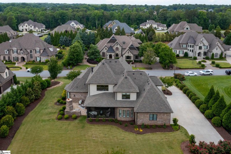 Property image 2 at 6 Calaverdi Court, Simpsonville, SC 29681