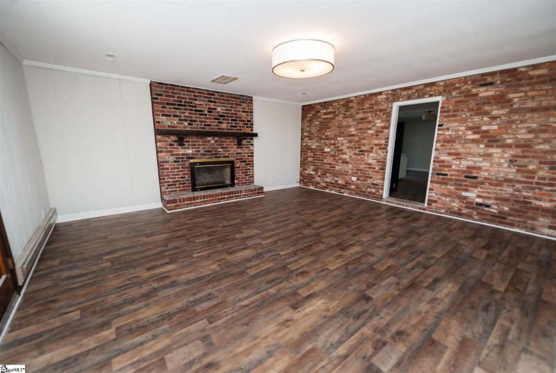 Property image 3 at 2002 Evergreen Drive, Boiling Springs, SC 29316