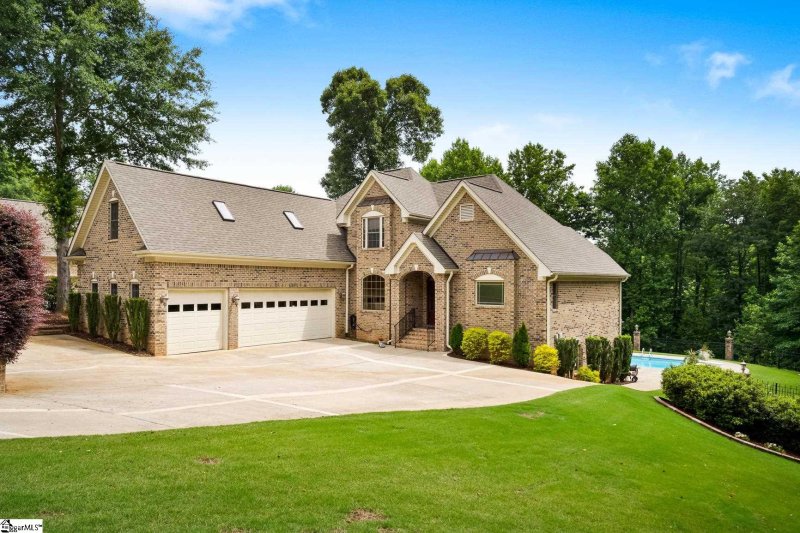 Property image 2 at 11 Knob Creek Court, Greer, SC 29651