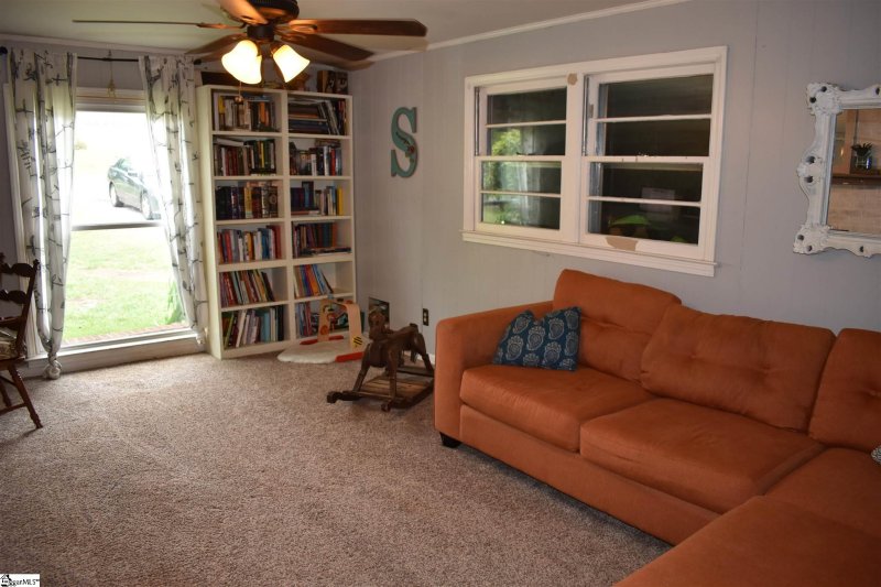 Property image 4 at 40 Pine Ridge Drive, Greenville, SC 29605