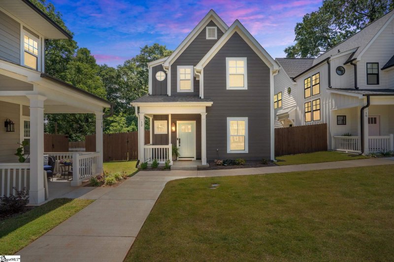 Property image 3 at 12 Ridge Knoll Circle, Greenville, SC 29607