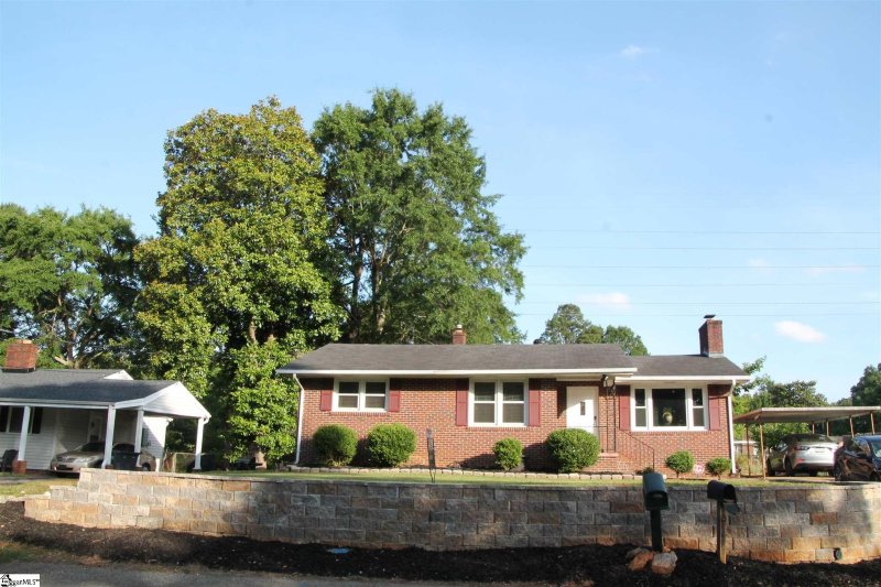 Property image 2 at 705 Pine Creek Drive, Greenville, SC 29605