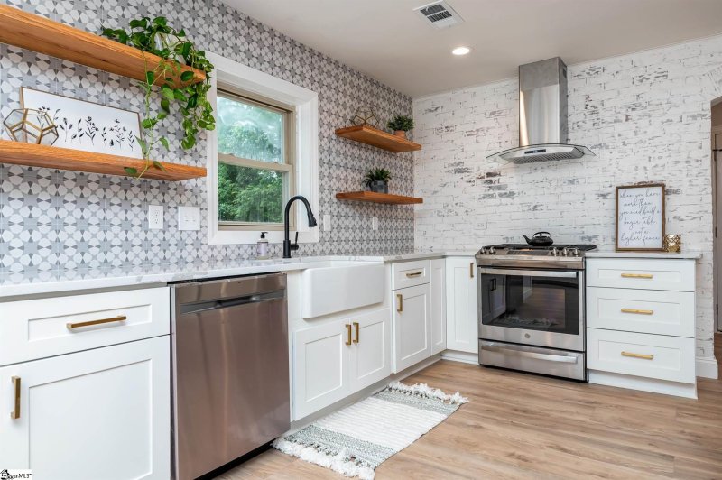 Property image 3 at 108 Confederate Circle, Taylors, SC 29687-3909