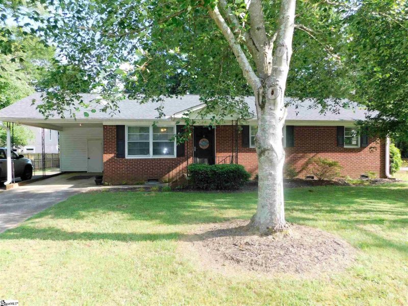 Property image 2 at 2704 E Lee Road, Taylors, SC 29687