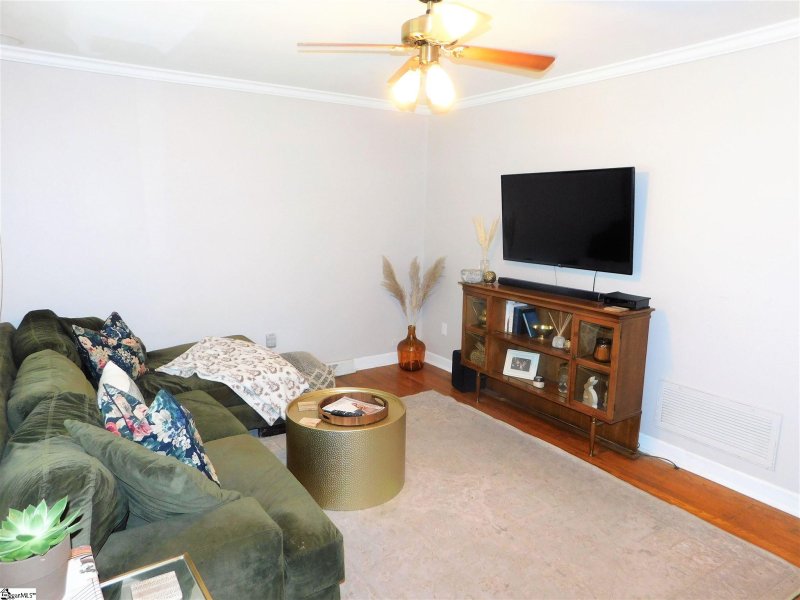 Property image 4 at 2704 E Lee Road, Taylors, SC 29687