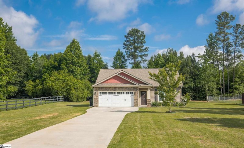 Property image 2 at 119 Rock Moss Drive, Williamston, SC 29697