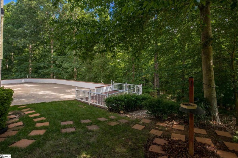 Property image 5 at 303 Cardinal Drive, Greenville, SC 29609-6812