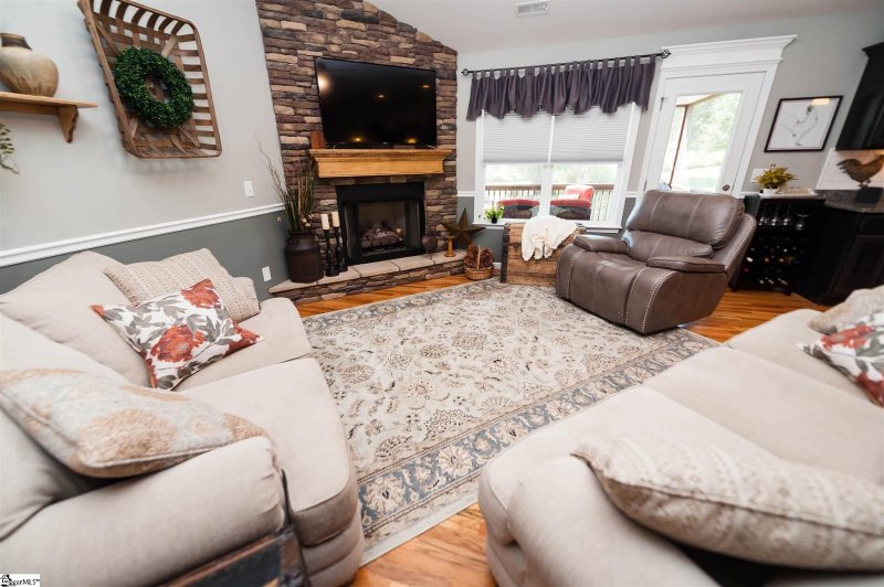 Property image 4 at 105 Millstone Drive, Campobello, SC 29322