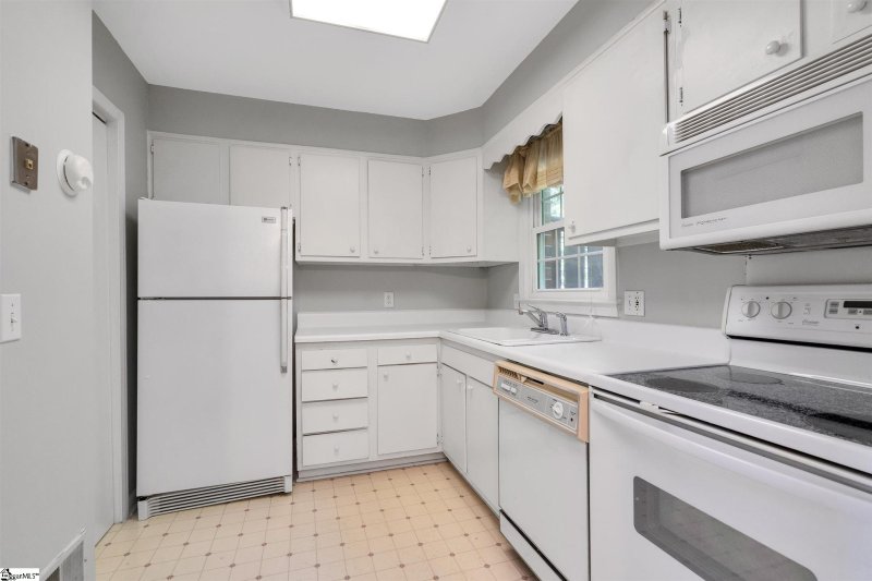 Property image 5 at 815 Edwards Road, Greenville, SC 29615