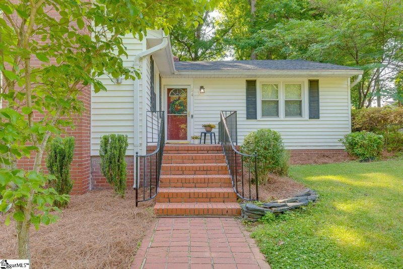 Property image 2 at 34 Brookside Circle, Greenville, SC 29609
