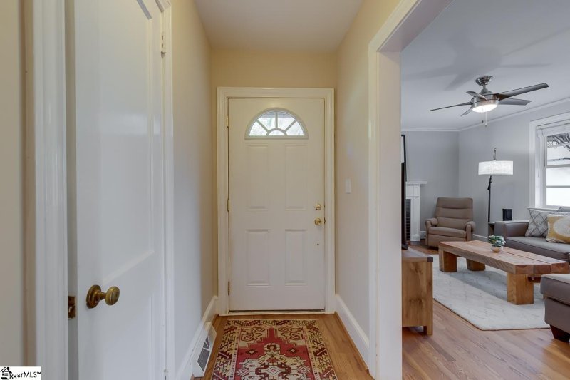Property image 4 at 34 Brookside Circle, Greenville, SC 29609