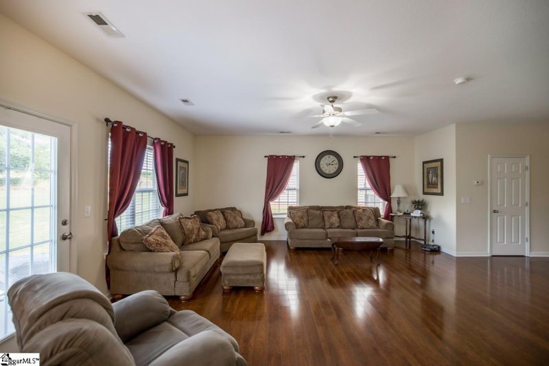 Property image 2 at 5 Rivers Edge Circle, Simpsonville, SC 29680